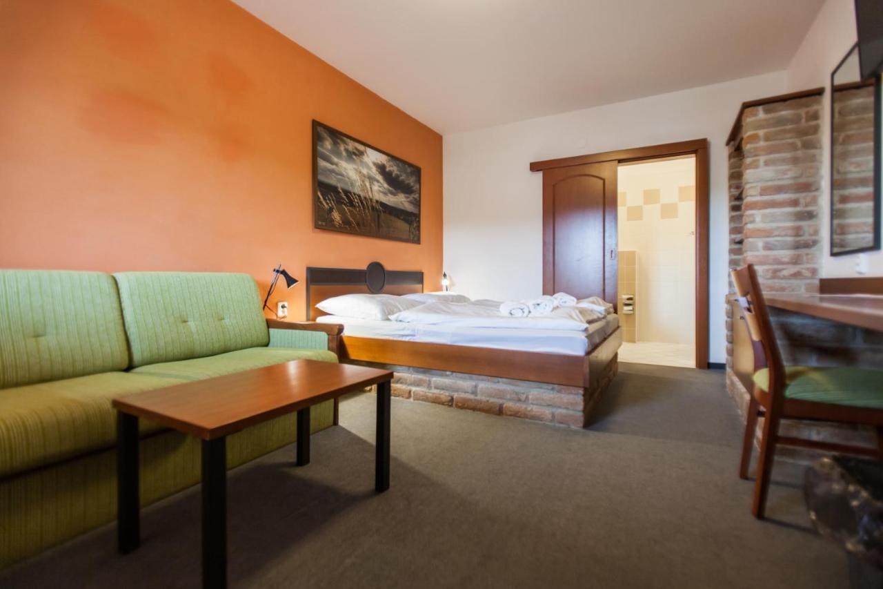 Hotel Vinar - Bed & Breakfast Kurdějov Eksteriør bilde