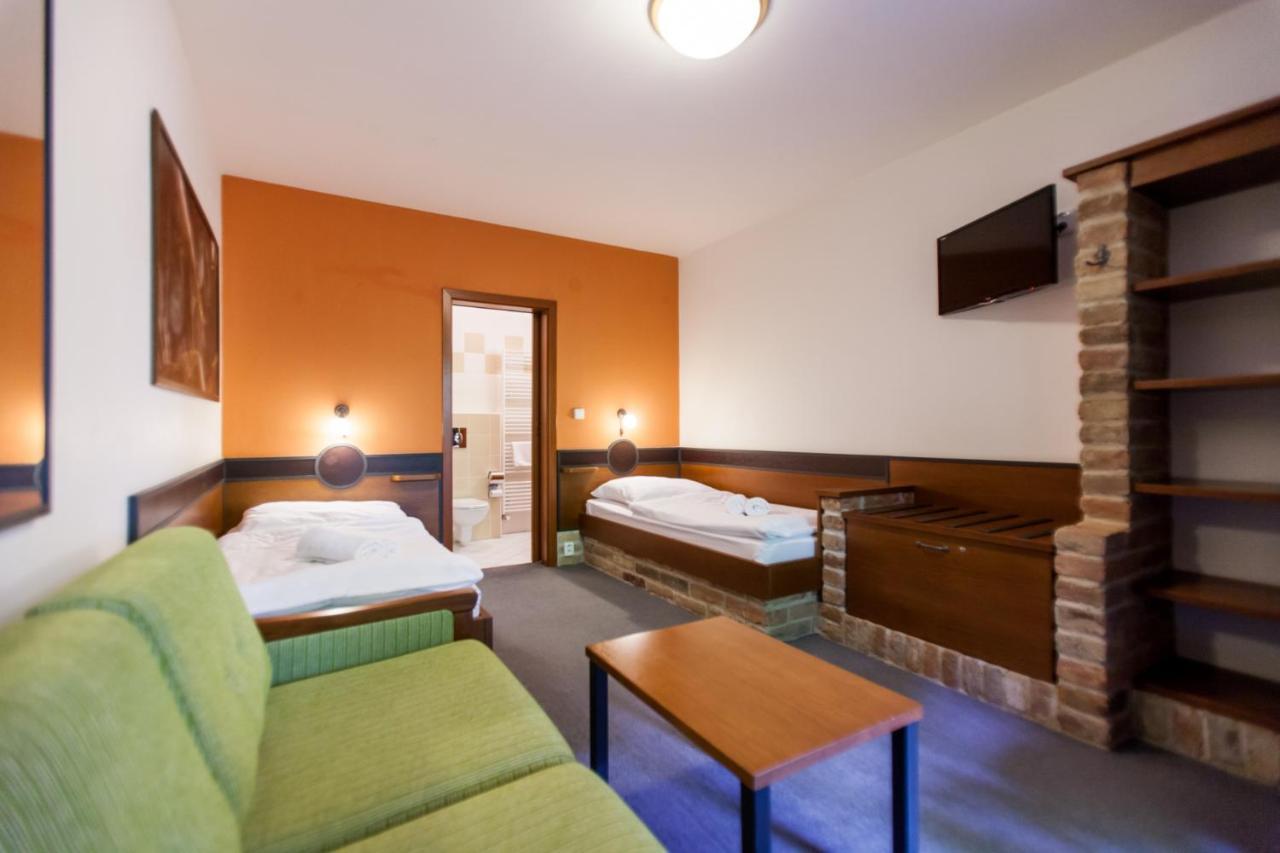 Hotel Vinar - Bed & Breakfast Kurdějov Eksteriør bilde